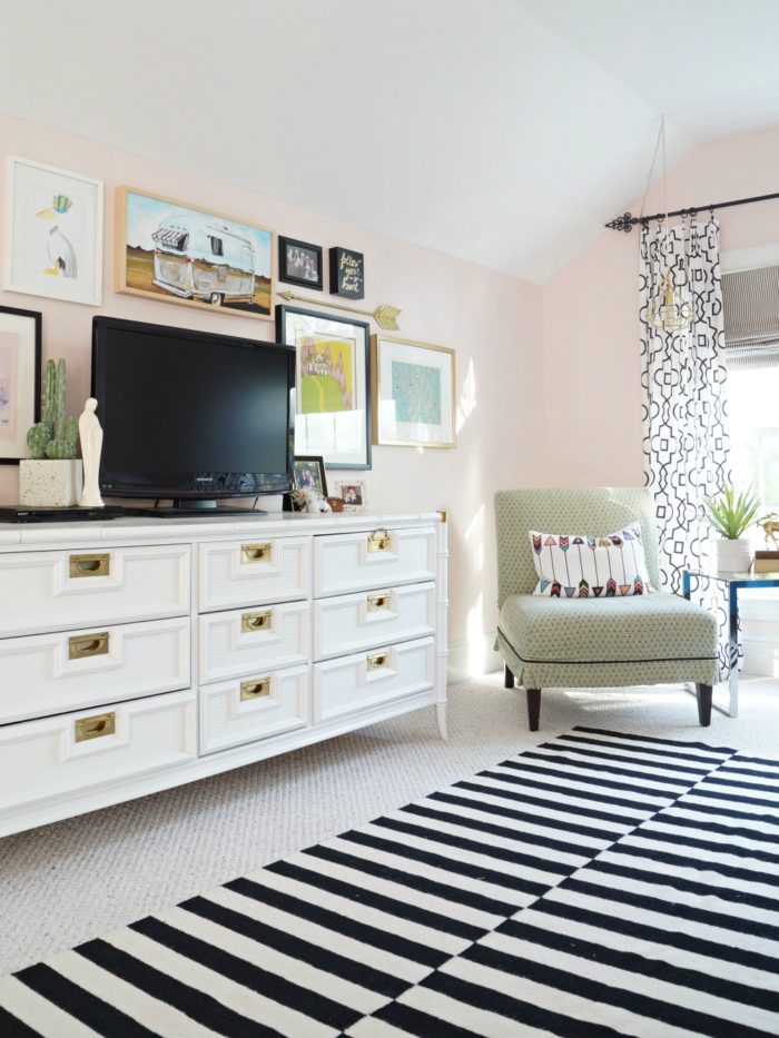 Teen Girl’s Room in Pink and Gray
